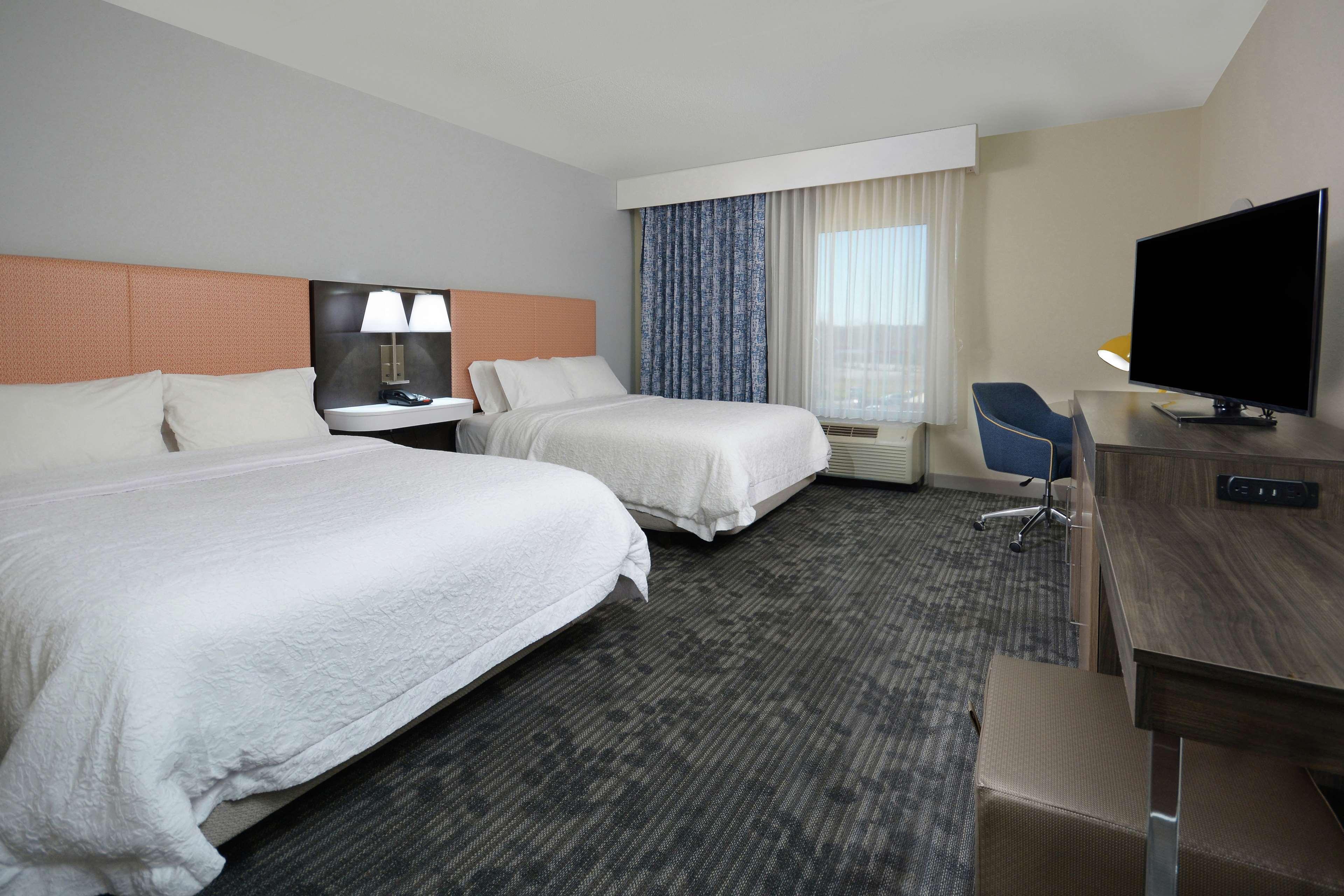 Hampton Inn & Suites Clinton Exterior photo